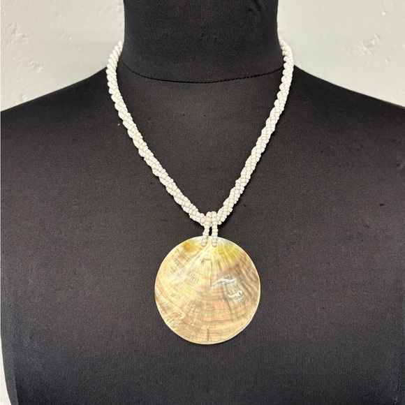 Shell Necklace - Picture 1 of 5